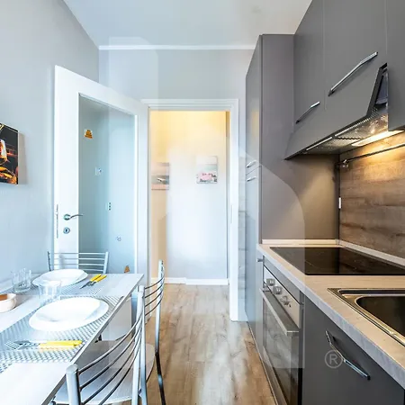 Homiday- Free Parking - Design Flat - Ospedale Cisanello